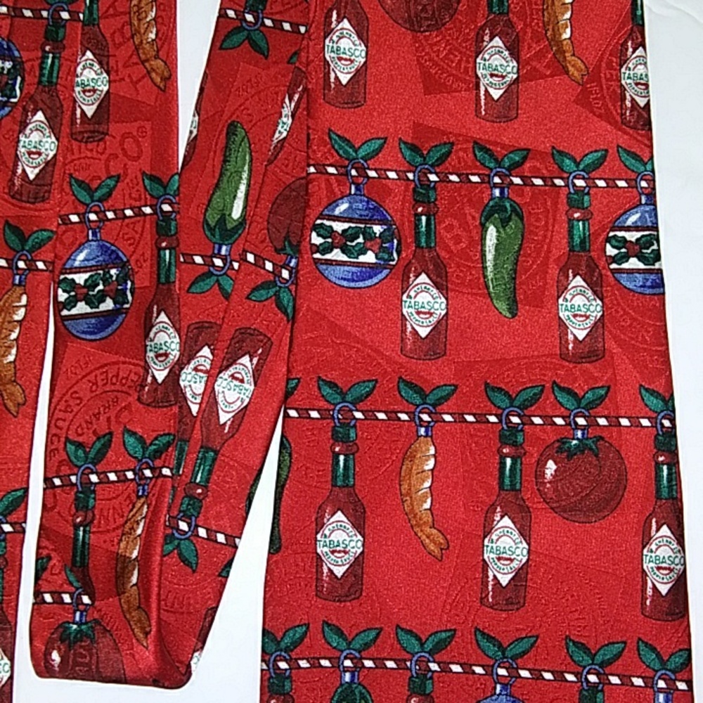TABASCO MENS CHRISTMAS TIE RED HOT PEPPERS & CHRISMAS ORNAMENTS HOLIDAY